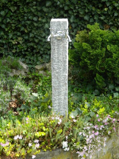 Wasserzapfsäule Granit, grau, doppelter Kran